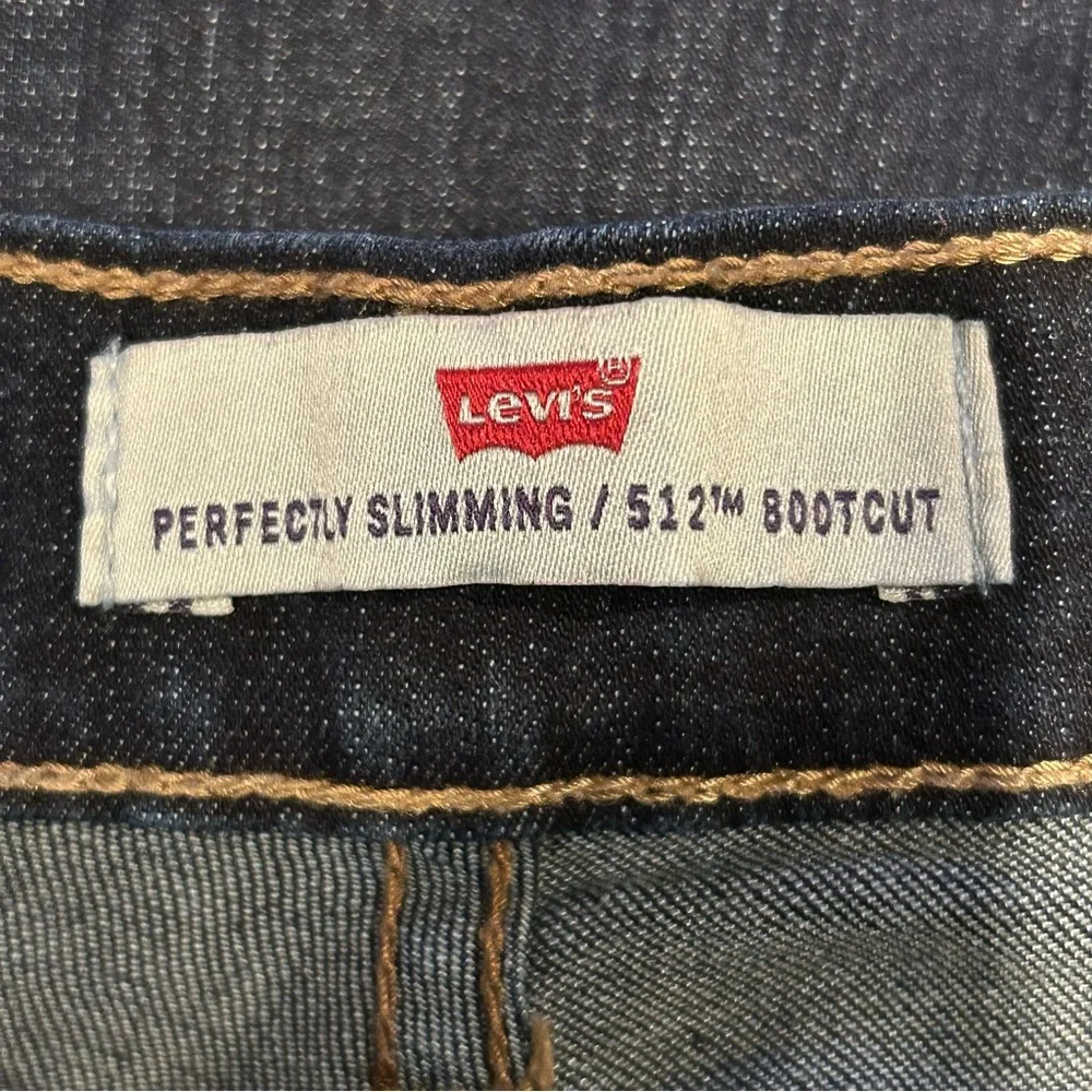 Levi’s 512 Perfectly Slimming‎ Bootcut Jeans Dark Wash Stretch Women’s Size 4S